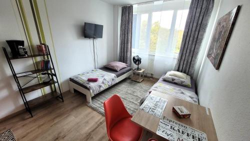 a room with a bed and a table and a window at Appartement Bahnhof in Mainz
