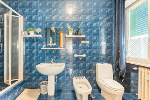 Penthouse Room Private Bath & Wi Fi AC