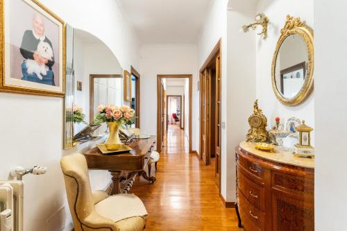 Penthouse Room Private Bath & Wi Fi AC