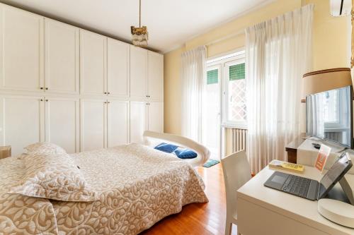 Penthouse Room Private Bath & Wi Fi AC