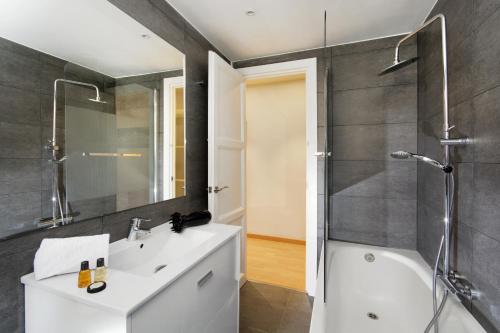 Eixample Building Apartments by Mercedes Heritage photo 158