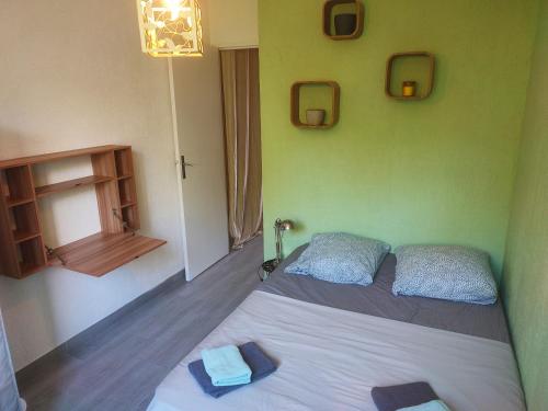 Grand appartement calme et lumineux avec parking proche centre ville