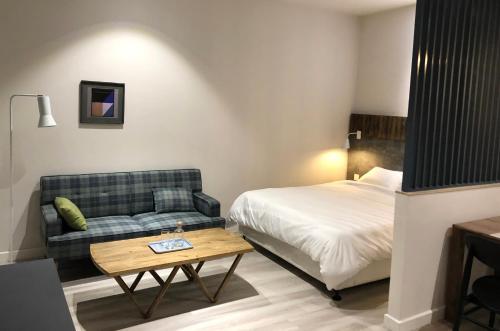 Ένα ή περισσότερα κρεβάτια σε δωμάτιο στο Kaia Residence Danang Quiet Garden