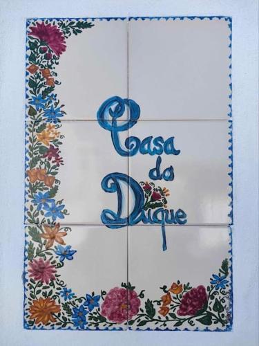 a sign for a dance with a floral pattern at Casa do Duque in Arneiro