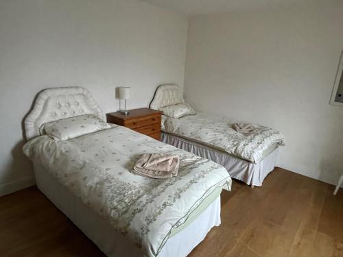 Łóżko lub łóżka w pokoju w obiekcie Strawberry Fields