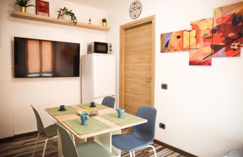 a small dining room with a table and chairs at [Free Parking & Wi-Fi] 5 min to Hospital Cisanello in Pisa