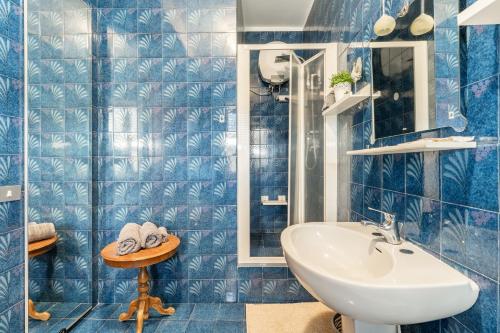 Penthouse Room Private Bath & Wi Fi AC