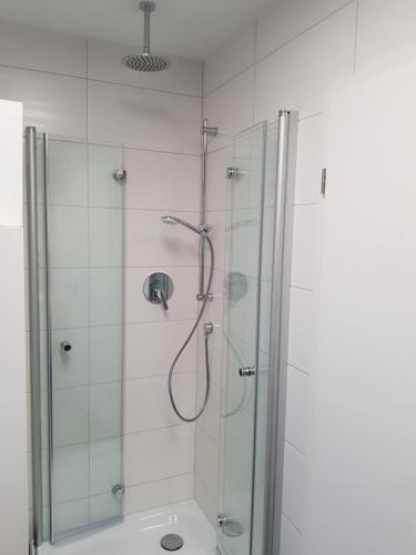 a bathroom with a shower with a glass door at Ferienwohnungen Liliencron - Fewo II (Ferienhaus) in Enger