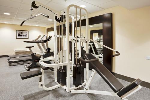 The fitness centre and/or fitness facilities at Holiday Inn Express and Suites Fort Lauderdale Airport West, an IHG Hotel