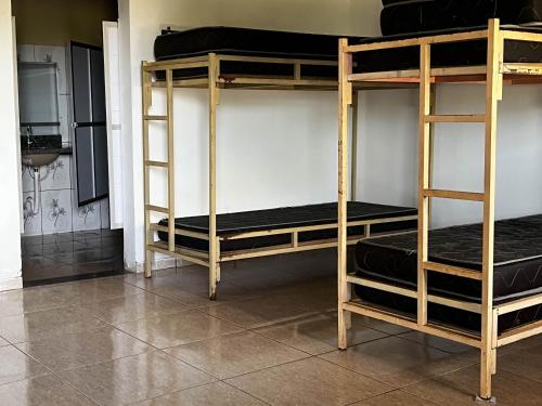 two sets of bunk beds in a room at Villa Marina Casa de eventos in Senador Canedo