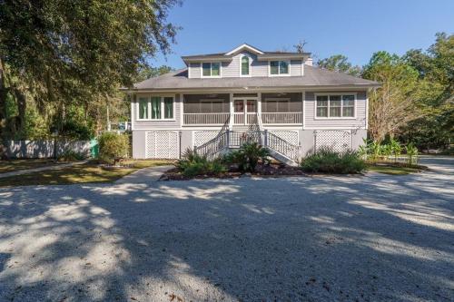 a large white house with a large driveway at Edisto Hidden Oasis in Edisto Island