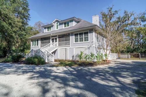 a large white house with a large driveway at Edisto Hidden Oasis in Edisto Island
