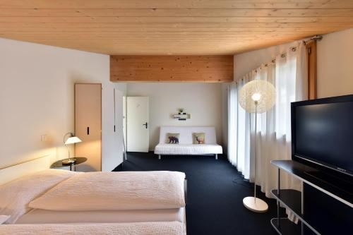 a bedroom with a bed and a flat screen tv at Luna Elk Home in Lenk