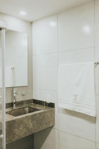 a bathroom with a sink and a mirror at MCI HOTEL in San Juan de los Lagos