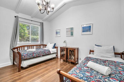 Katil atau katil-katil dalam bilik di Casa Santorini - Chic 4 2 near Grove & Brickell