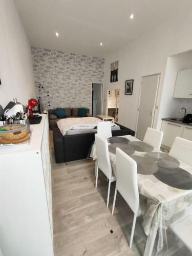 Grand volume calme centre-ville Tan1