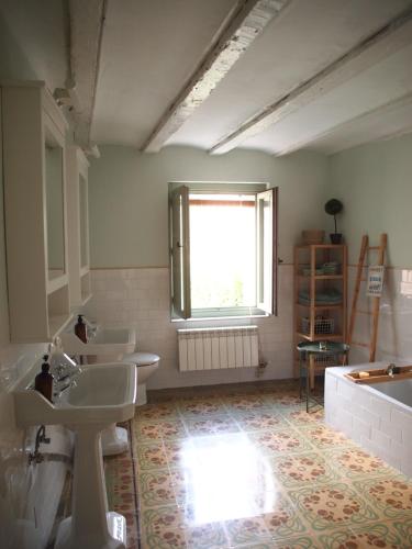 a bathroom with four sinks and a window at El Sol del Membrillo in Corera