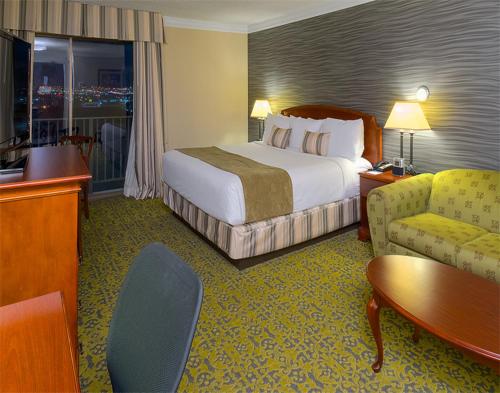 
A bed or beds in a room at Salt Lake Plaza Hotel at Temple Square
