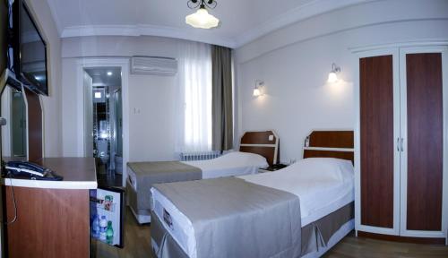 Postel nebo postele na pokoji v ubytování Ayvazali Hotel