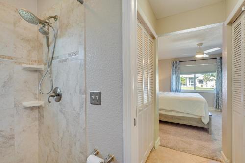 ein Badezimmer mit Dusche und ein Schlafzimmer in der Unterkunft Punta Gorda Oasis with Saltwater Pool and Gas Grill! in Punta Gorda