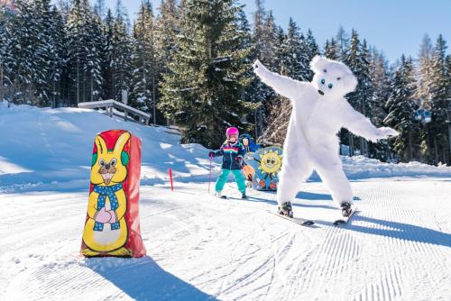 a group of people on skis in the snow at Feriennest Ossiachersee in Bodensdorf