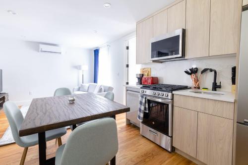 323-2 Specious 2BR Williamsburg – Photos 3