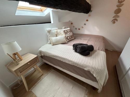 a small bedroom with a bed and a lamp at Bobby Blue Reasort in Montpellier