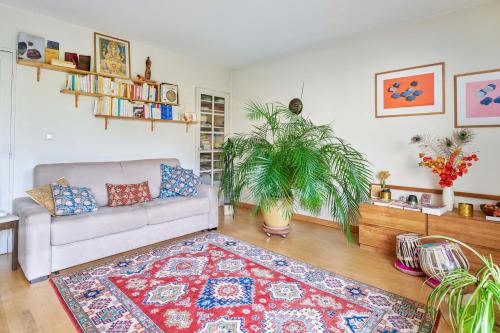 Area tempat duduk di Beautiful flat in Fontenay-sous-Bois near Paris - Welkeys