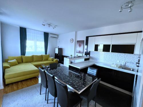 Dapur atau dapur kecil di Pleasure Lux1 Apartment