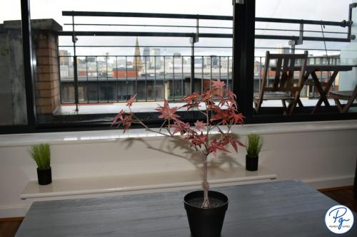 Penthouse - Amazing City Skyline Views - Balcony - FREE extra 2 hours - FREE Parking - Utilita Arena - Bullring Shopping - New St Station- Super King Size Bed photo 11