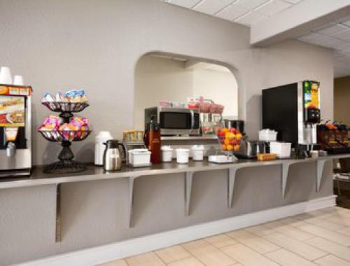 Makanan di atau berdekatan hotel