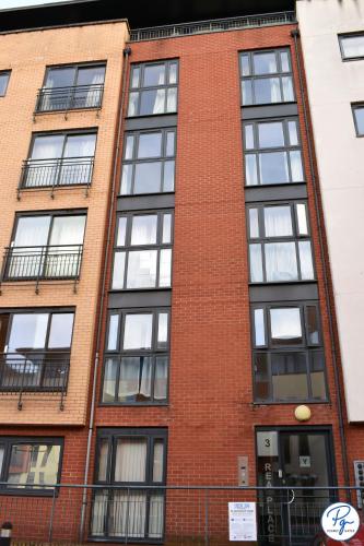 Penthouse - Amazing City Skyline Views - Balcony - FREE extra 2 hours - FREE Parking - Utilita Arena - Bullring Shopping - New St Station- Super King Size Bed photo 30