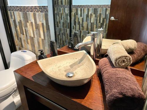a bathroom with a sink and a toilet at Hermoso departamento en San Miguel De Allende in San Miguel de Allende