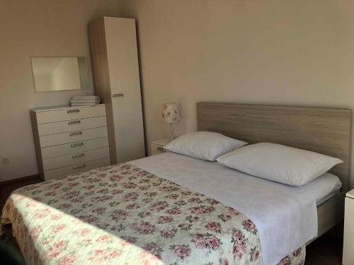 Ένα ή περισσότερα κρεβάτια σε δωμάτιο στο Apartment in Primosten - Sibenik Riviera 35562