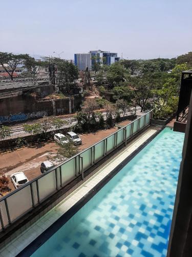 a view of a swimming pool on top of a building at Apartemen Panoramic by Dio Property in Bandung