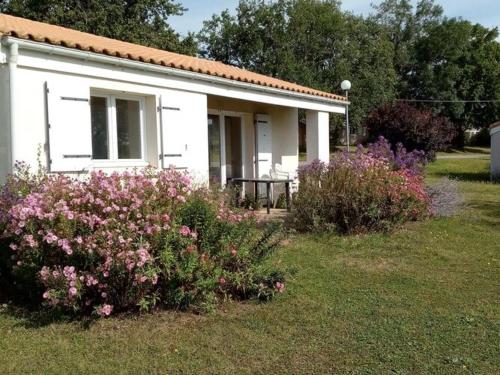 Holiday complex Le Domaine du Lambon, Prailles-La Couarde - semi-detached house