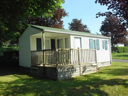 Holiday resort Le Domaine du Lambon in Prailles-La Couarde - Mobile home