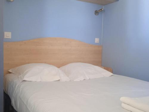Krevet ili kreveti u jedinici u objektu Holiday resort Le Domaine du Lambon in Prailles-La Couarde - Mobile home