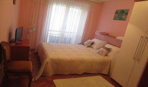 Llit o llits en una habitació de Guest House Marija