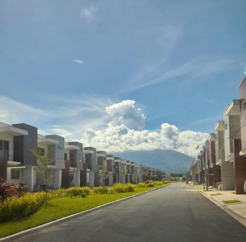 an empty street in a city with buildings at Casa flores Residencial Privada Nueva San miguel in San Miguel