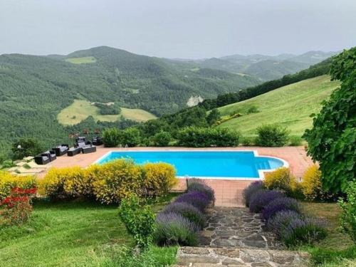 Stunning Villa in Apecchio with Jacuzzi