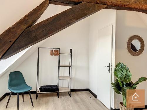 a room with a blue chair and a ladder at Bienvenue chez Noémie - Arrivée Autonome in Châtellerault