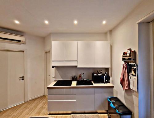 Кухня или мини-кухня в Modern apartment Cozy style
