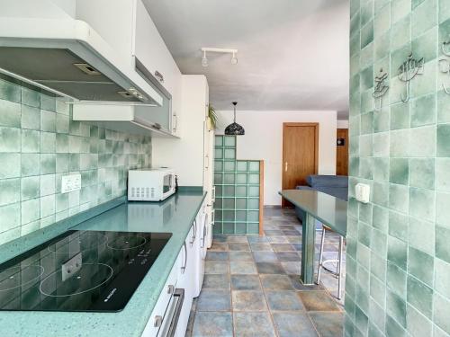 Kuchyňa alebo kuchynka v ubytovaní La Casita del Faro