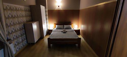 Łóżko lub łóżka w pokoju w obiekcie KEISA APARTRooms