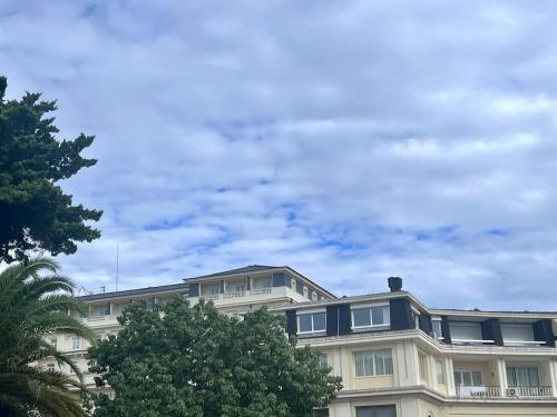 Afbeelding uit fotogalerij van Estoril - Bay view apartment in Estoril