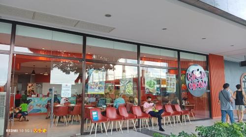 a restaurant with red chairs and people sitting at tables at Mactan Newtown Beach Condo in Mactan