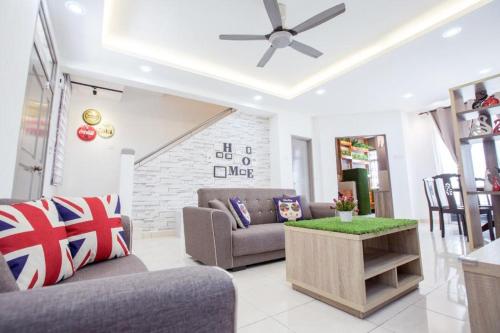 Un lugar para sentarse en Bukit Indah 8-16 Pax 5Min to Aeon Mall