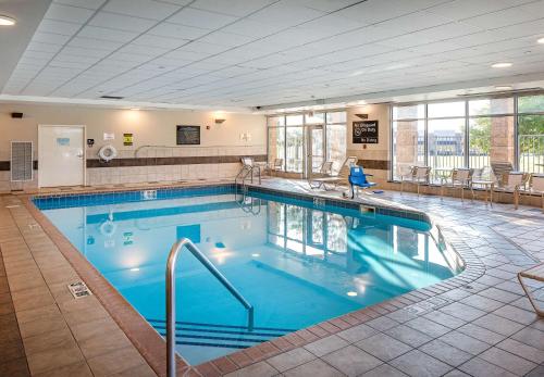 a large swimming pool in a hotel room at Hampton Inn & Suites Omaha Southwest-La Vista in La Vista