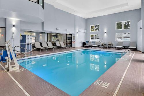 a large pool with blue water in a hotel room at Country Inn & Suites by Radisson Rehoboth Beach - Dewey in Rehoboth Beach